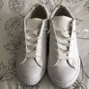 Leather Converse All Stars Women’s 8/men’s 6